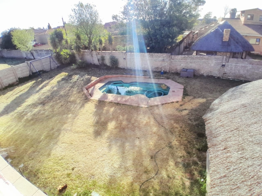 To Let 5 Bedroom Property for Rent in Greenhills Ext 3 Gauteng