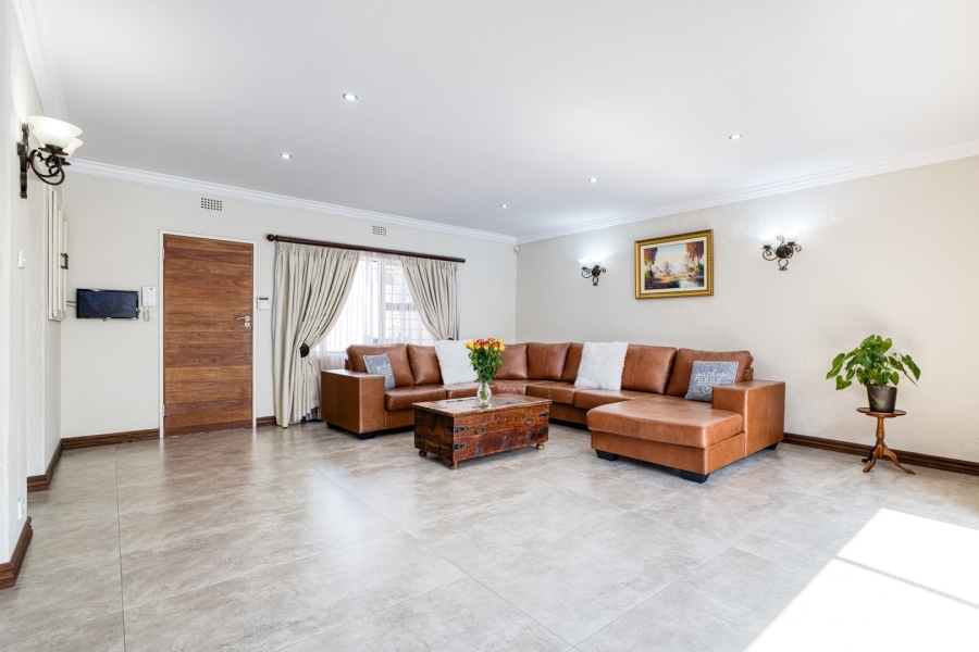 5 Bedroom Property for Sale in Victory Park Gauteng