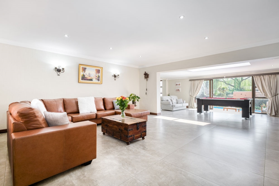 5 Bedroom Property for Sale in Victory Park Gauteng