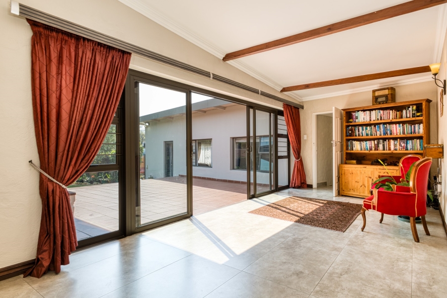 5 Bedroom Property for Sale in Victory Park Gauteng