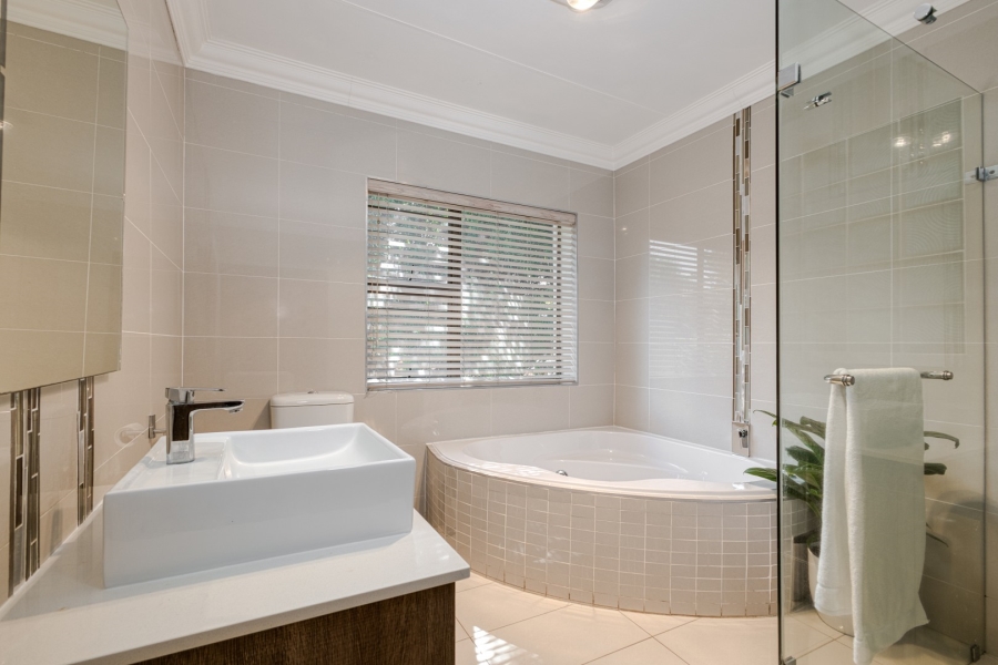 5 Bedroom Property for Sale in Victory Park Gauteng