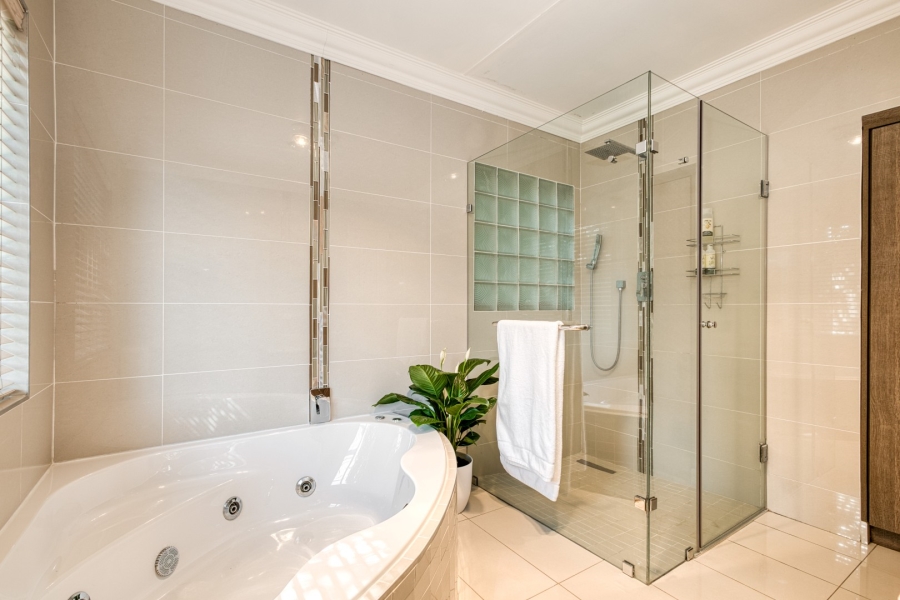 5 Bedroom Property for Sale in Victory Park Gauteng