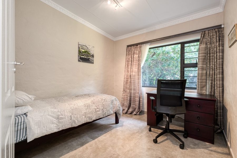 5 Bedroom Property for Sale in Victory Park Gauteng