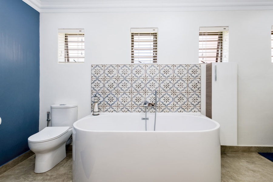 5 Bedroom Property for Sale in Victory Park Gauteng