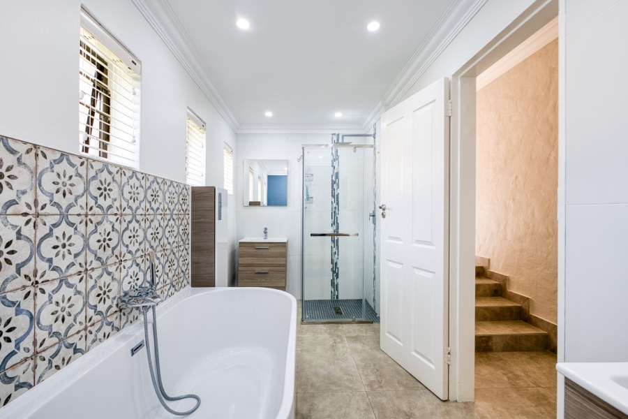 5 Bedroom Property for Sale in Victory Park Gauteng
