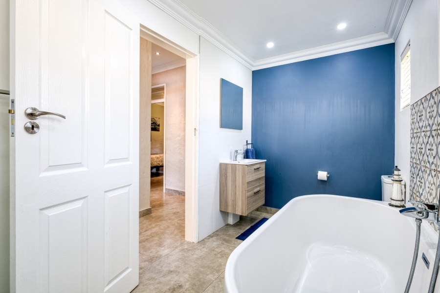 5 Bedroom Property for Sale in Victory Park Gauteng