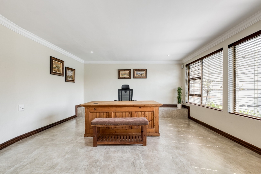 5 Bedroom Property for Sale in Victory Park Gauteng