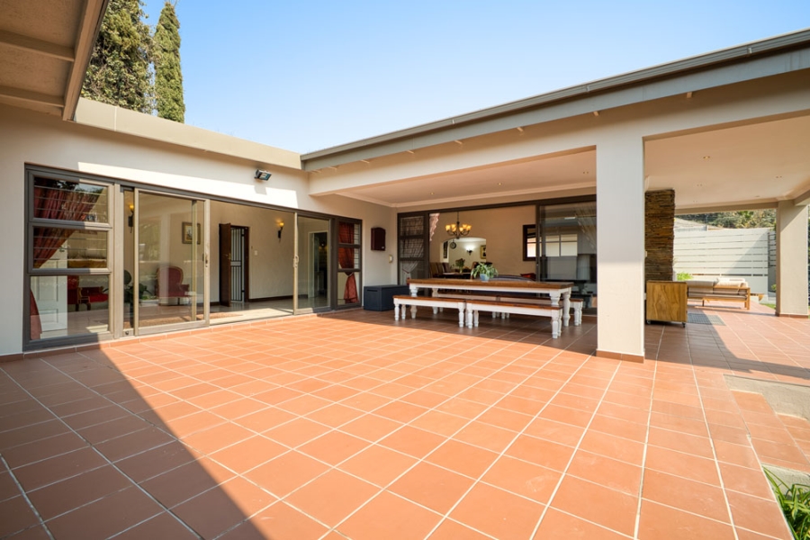 5 Bedroom Property for Sale in Victory Park Gauteng