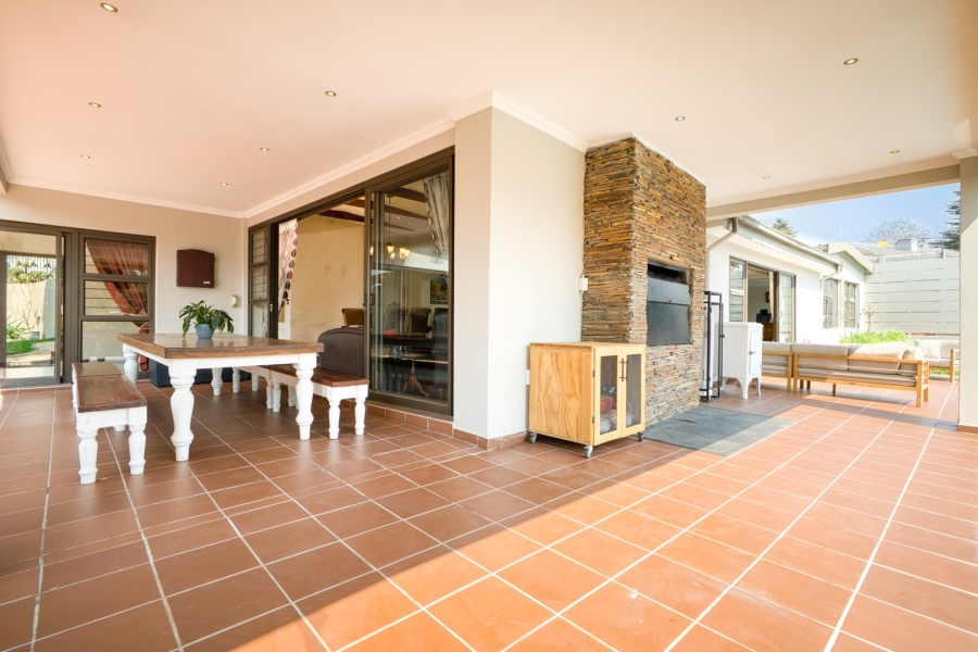 5 Bedroom Property for Sale in Victory Park Gauteng