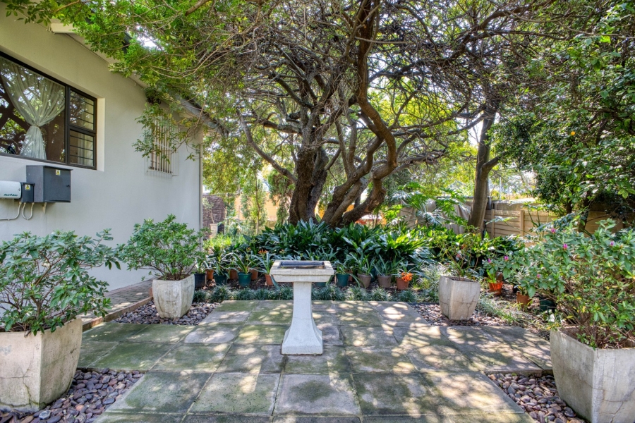 5 Bedroom Property for Sale in Victory Park Gauteng