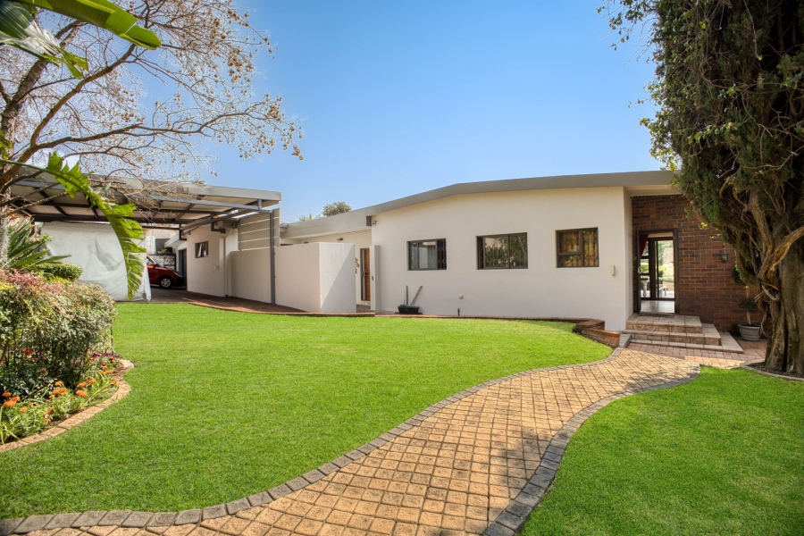5 Bedroom Property for Sale in Victory Park Gauteng