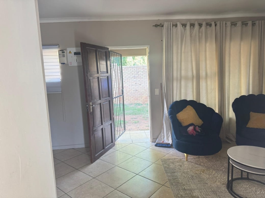 To Let 2 Bedroom Property for Rent in Greenhills Gauteng
