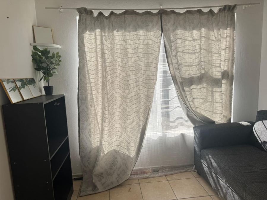To Let 2 Bedroom Property for Rent in Greenhills Gauteng