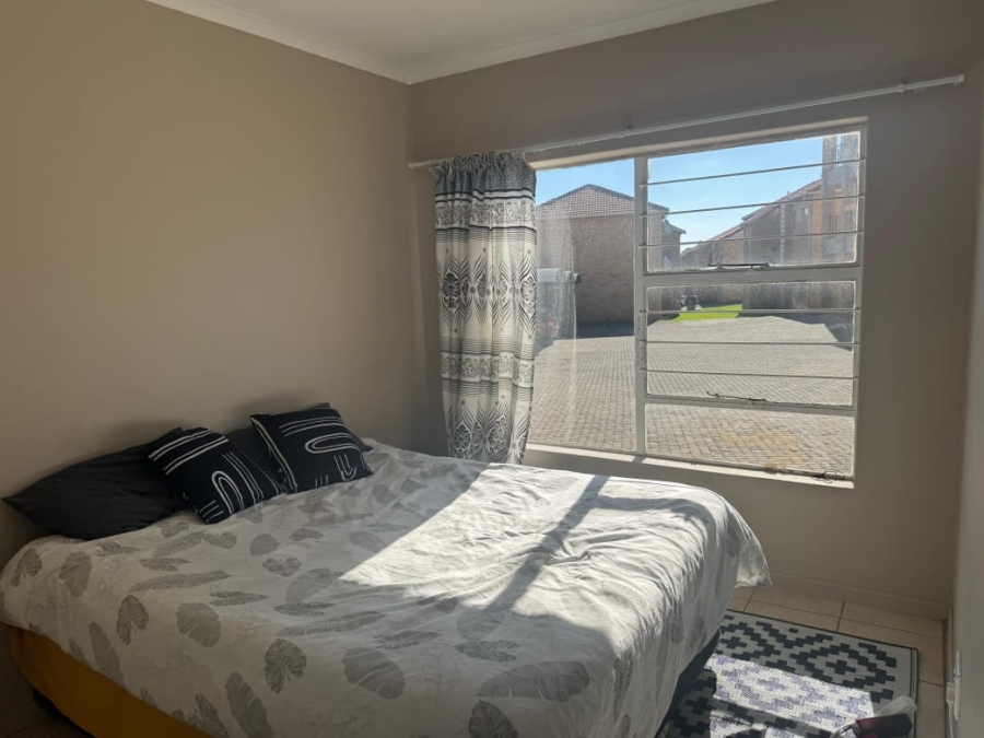 To Let 2 Bedroom Property for Rent in Greenhills Gauteng