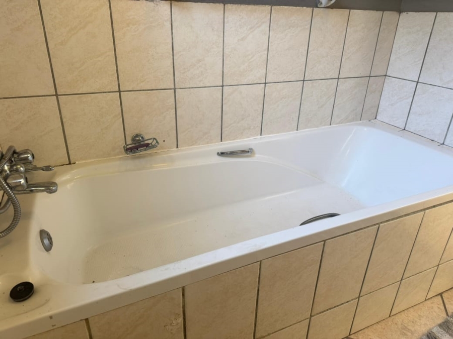 To Let 2 Bedroom Property for Rent in Greenhills Gauteng