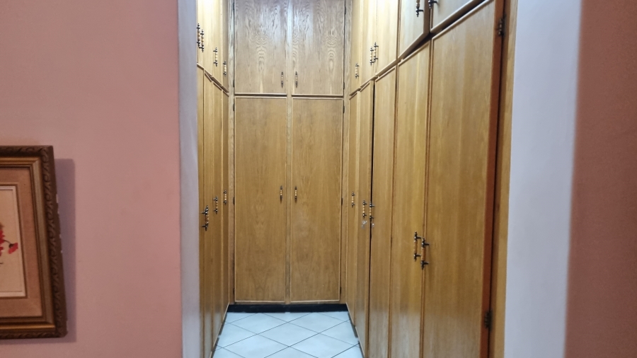 4 Bedroom Property for Sale in Clydesdale Gauteng