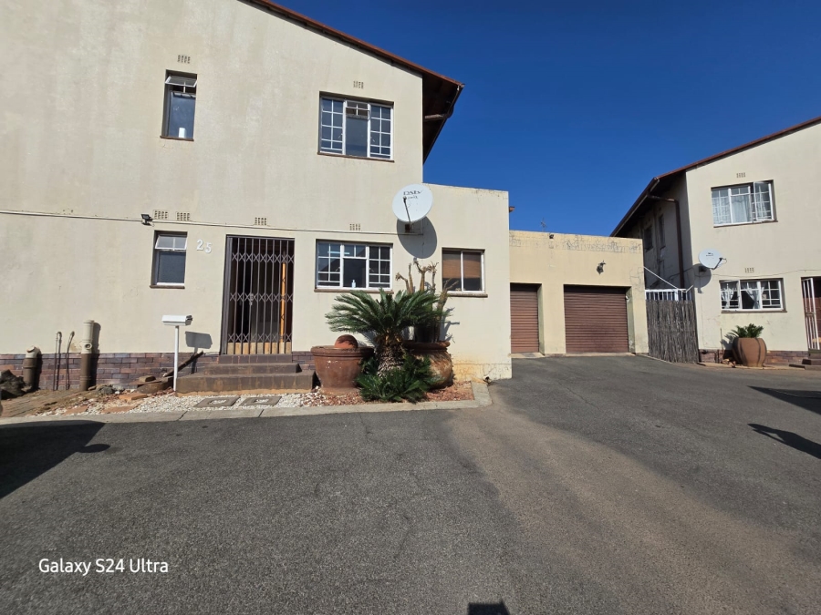 3 Bedroom Property for Sale in Klippoortje Gauteng