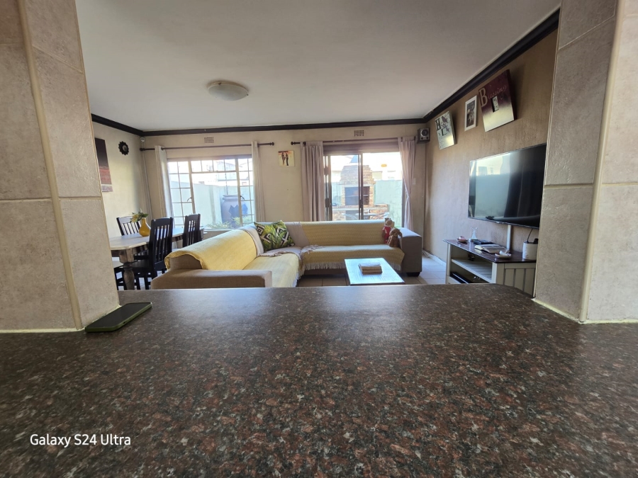 3 Bedroom Property for Sale in Klippoortje Gauteng