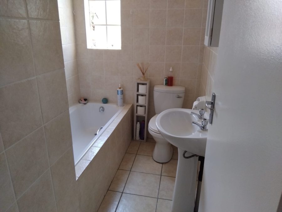 2 Bedroom Property for Sale in Strubensvallei Gauteng