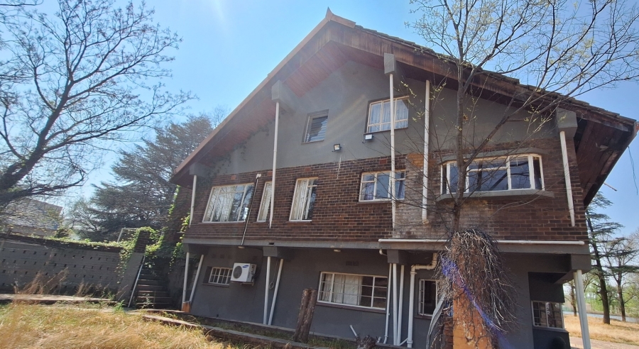 4 Bedroom Property for Sale in Lochvaal Gauteng