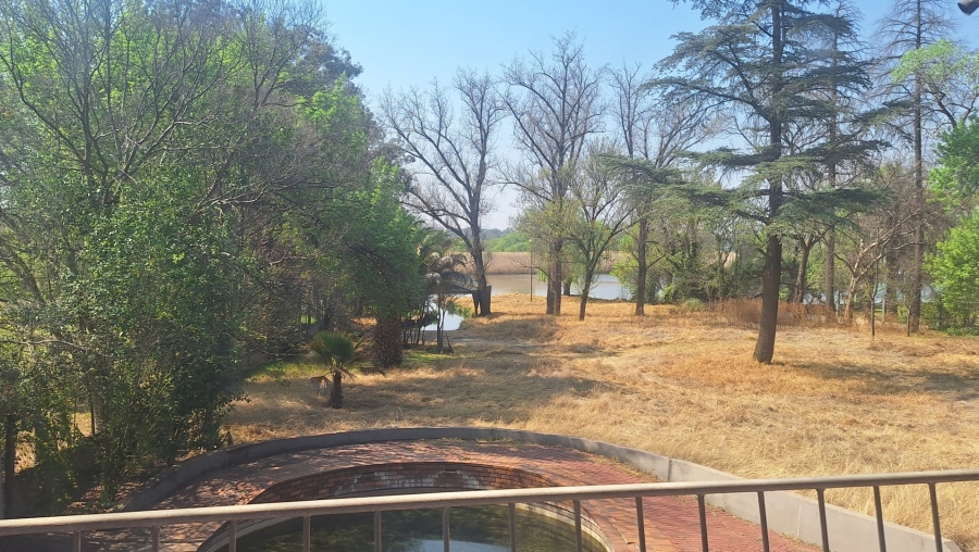 4 Bedroom Property for Sale in Lochvaal Gauteng