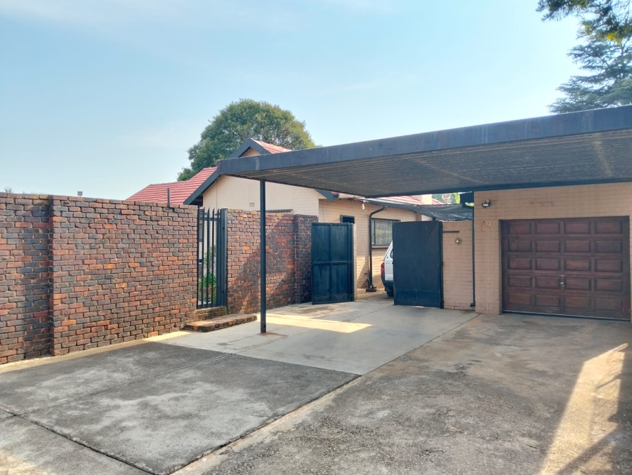 3 Bedroom Property for Sale in Edleen Gauteng