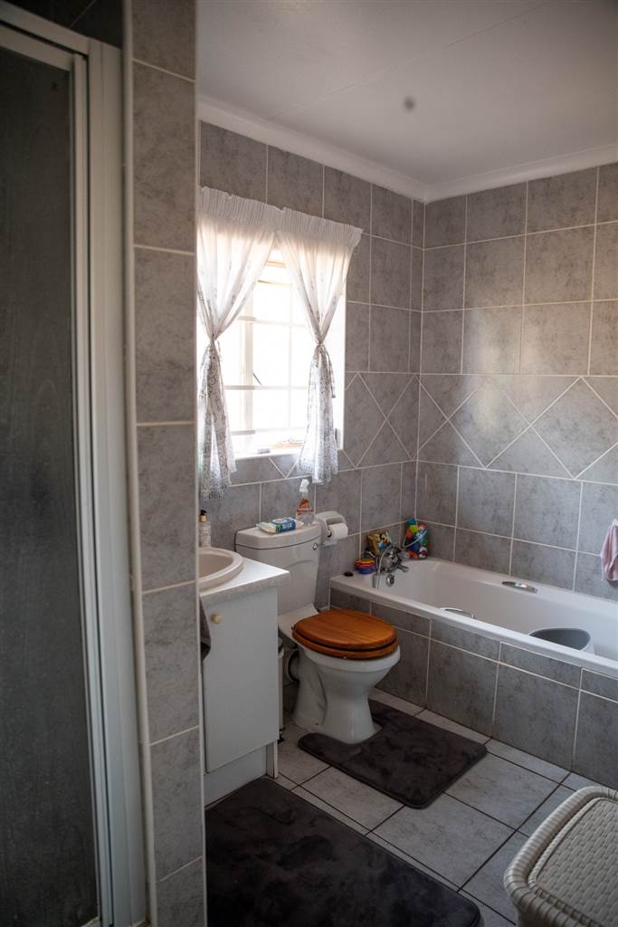 To Let 2 Bedroom Property for Rent in Equestria Gauteng