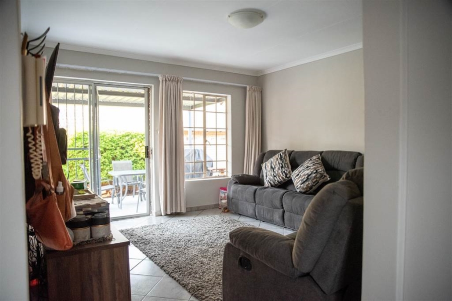 To Let 2 Bedroom Property for Rent in Equestria Gauteng
