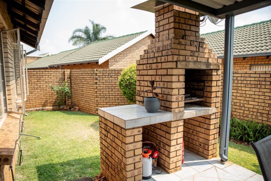 To Let 2 Bedroom Property for Rent in Equestria Gauteng