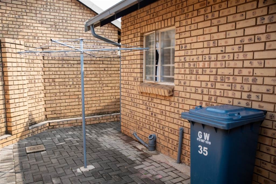 To Let 2 Bedroom Property for Rent in Equestria Gauteng
