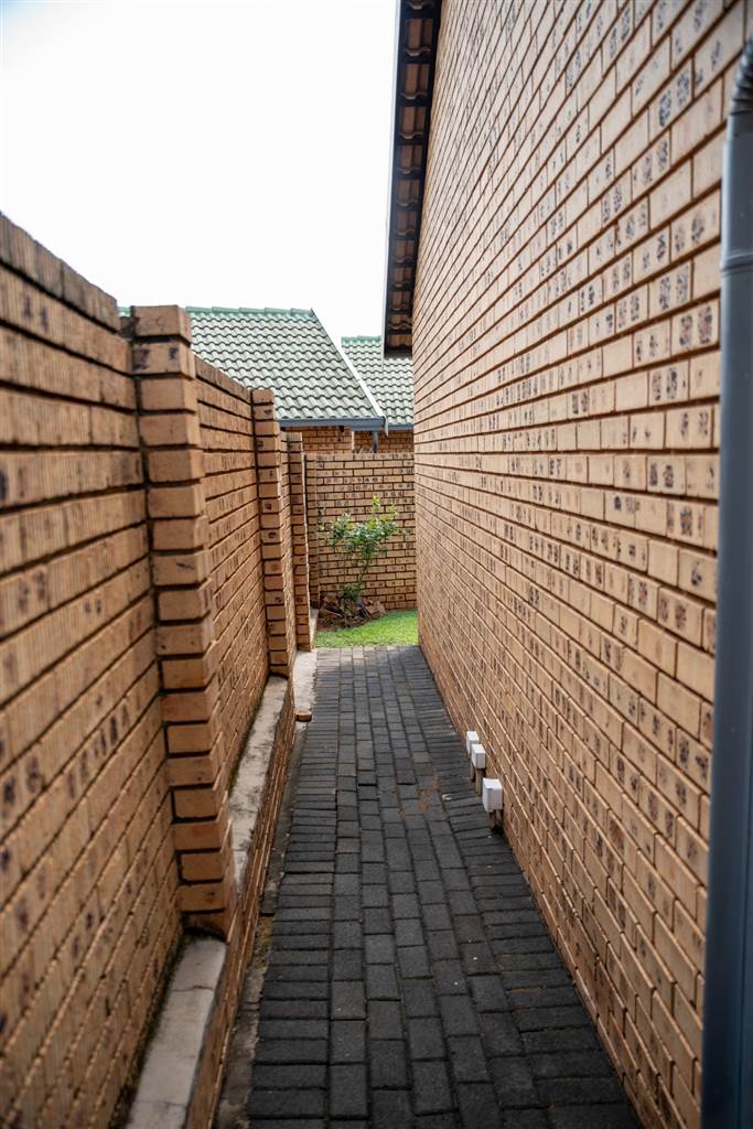 To Let 2 Bedroom Property for Rent in Equestria Gauteng