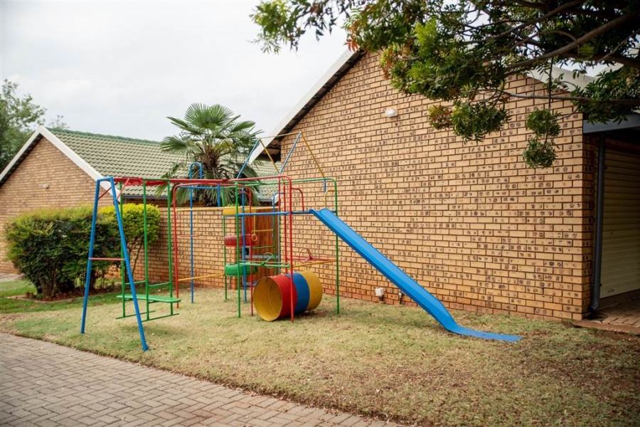 To Let 2 Bedroom Property for Rent in Equestria Gauteng