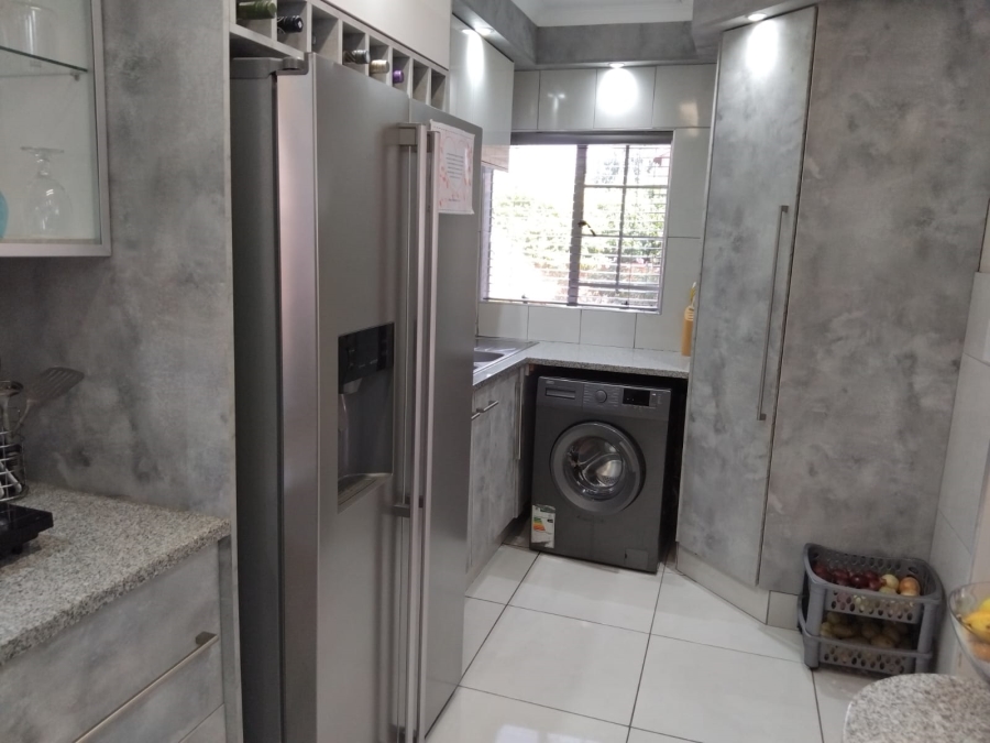 3 Bedroom Property for Sale in Weltevreden Park Gauteng