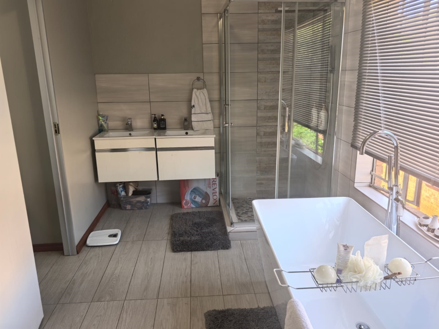 3 Bedroom Property for Sale in Weltevreden Park Gauteng
