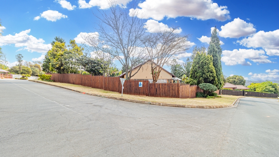 5 Bedroom Property for Sale in Rant En Dal Gauteng