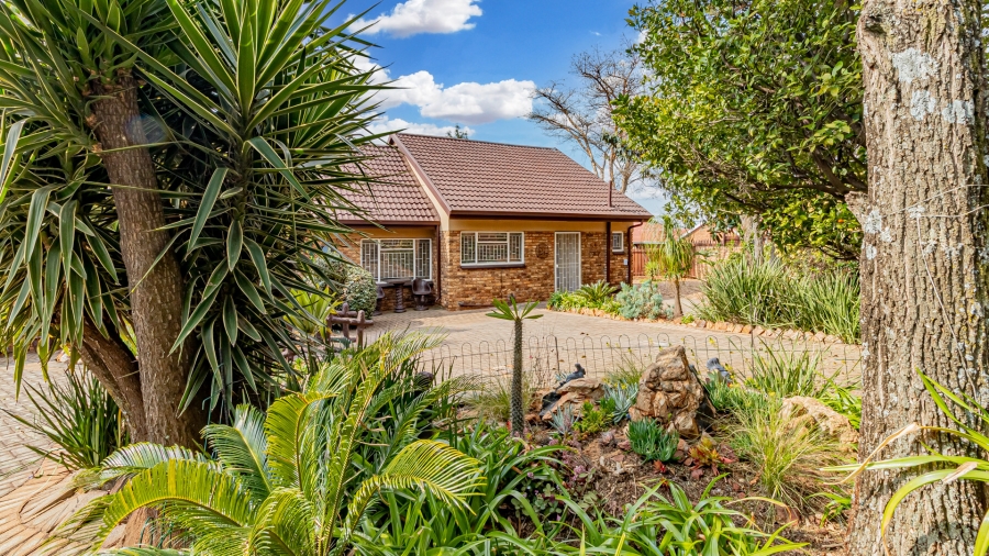 5 Bedroom Property for Sale in Rant En Dal Gauteng