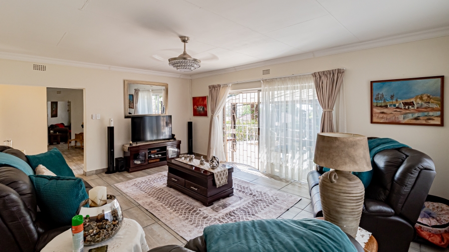 5 Bedroom Property for Sale in Rant En Dal Gauteng