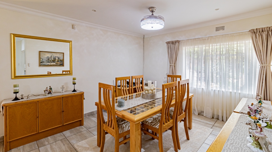 5 Bedroom Property for Sale in Rant En Dal Gauteng