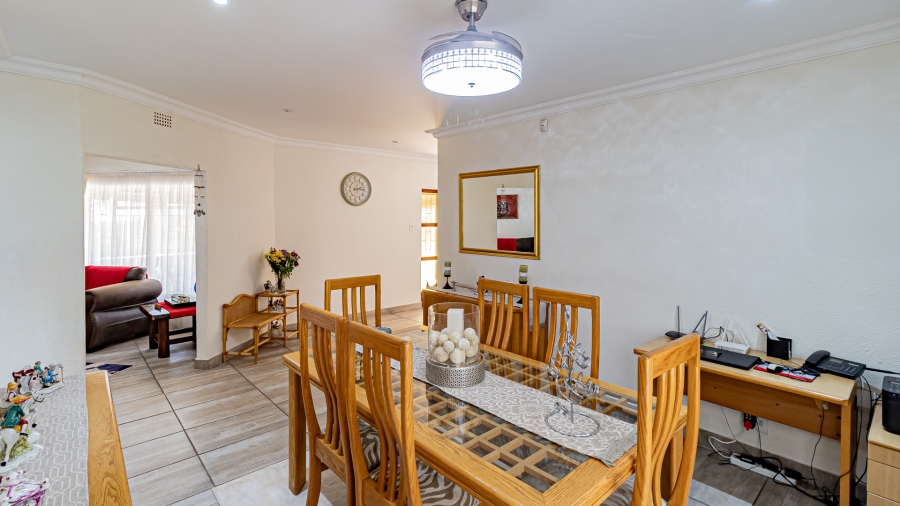 5 Bedroom Property for Sale in Rant En Dal Gauteng