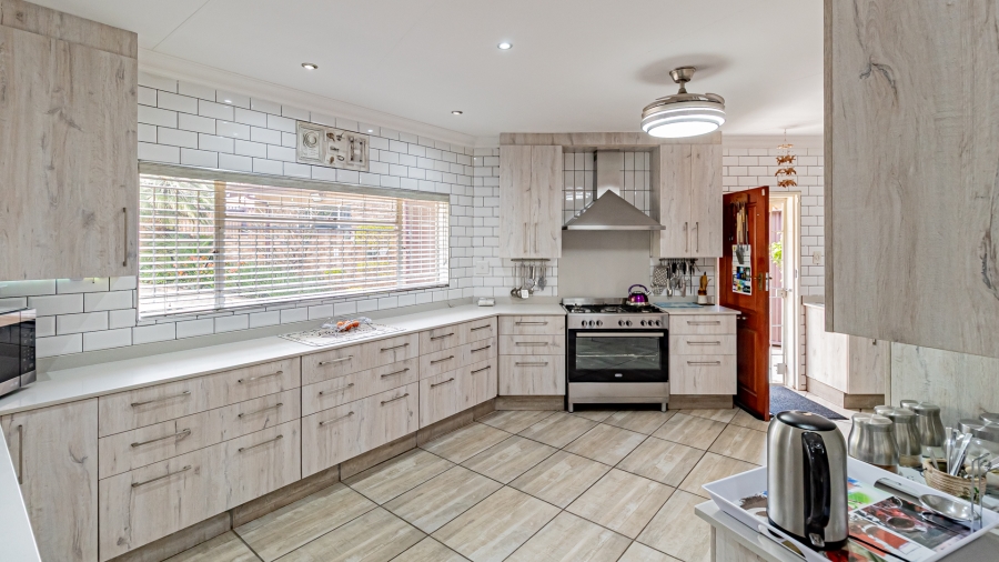 5 Bedroom Property for Sale in Rant En Dal Gauteng