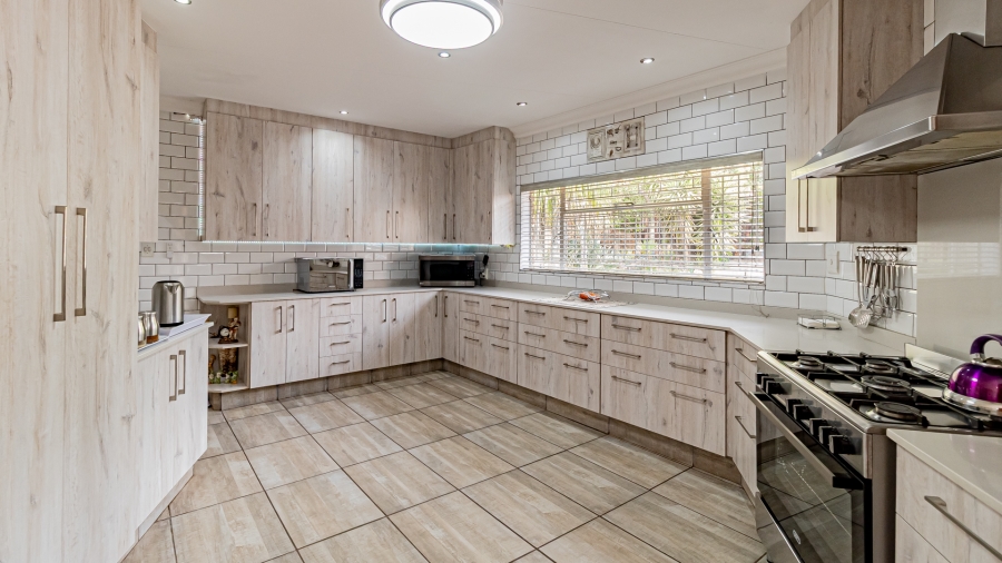 5 Bedroom Property for Sale in Rant En Dal Gauteng