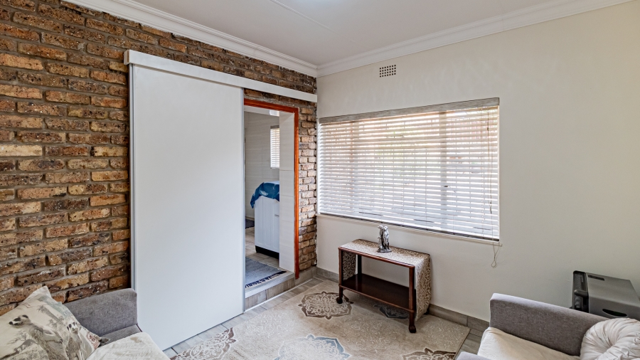 5 Bedroom Property for Sale in Rant En Dal Gauteng