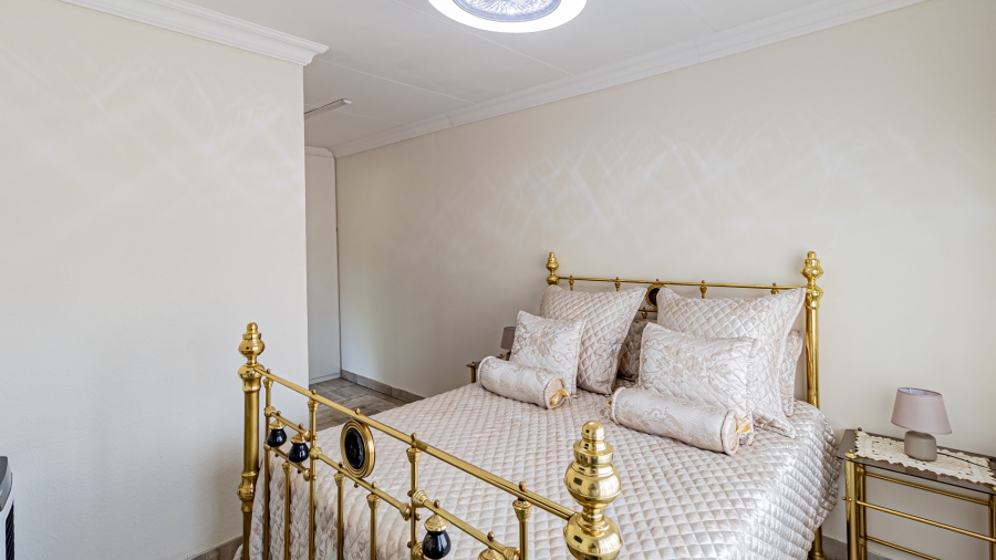 5 Bedroom Property for Sale in Rant En Dal Gauteng
