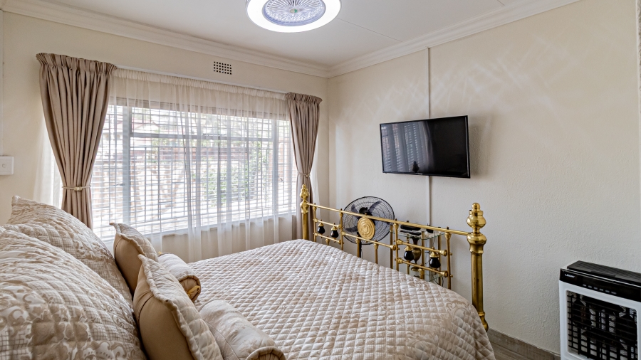 5 Bedroom Property for Sale in Rant En Dal Gauteng