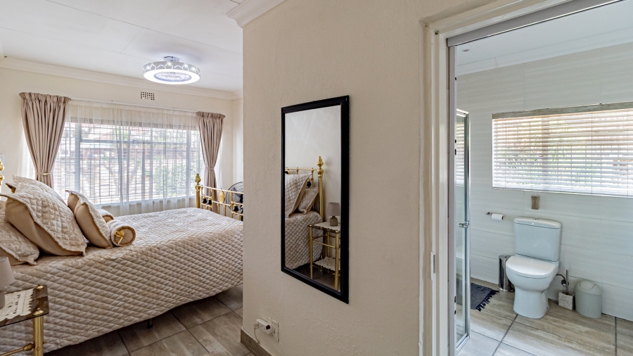 5 Bedroom Property for Sale in Rant En Dal Gauteng