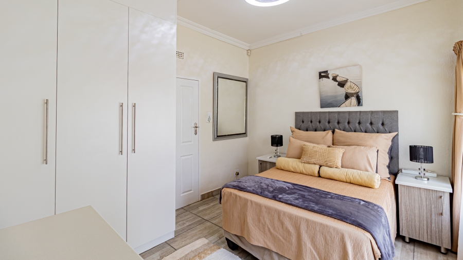 5 Bedroom Property for Sale in Rant En Dal Gauteng