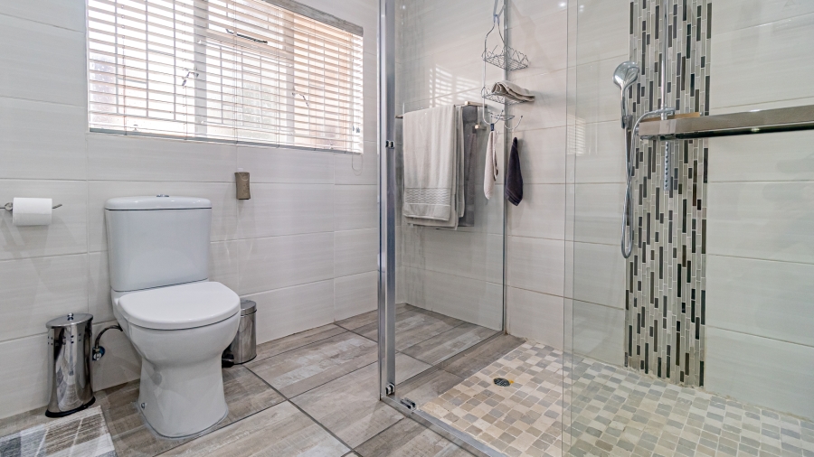 5 Bedroom Property for Sale in Rant En Dal Gauteng