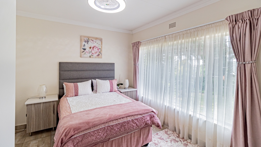 5 Bedroom Property for Sale in Rant En Dal Gauteng