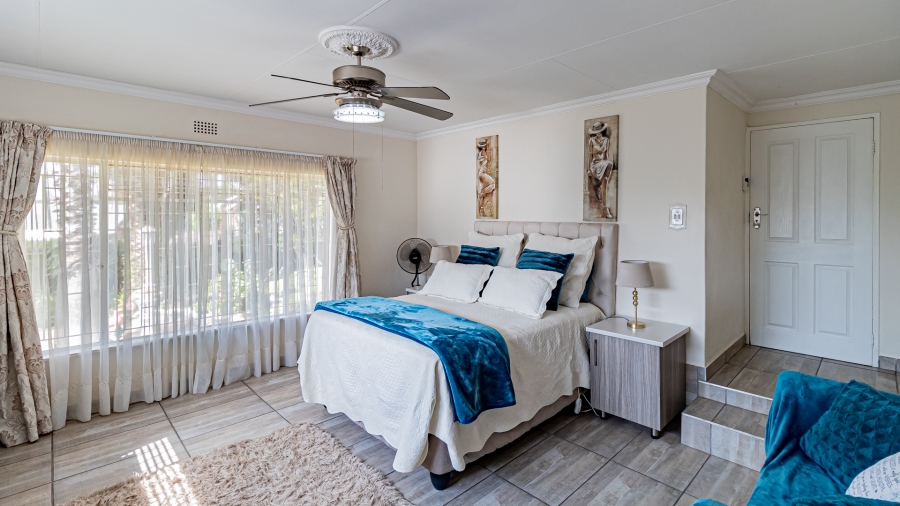 5 Bedroom Property for Sale in Rant En Dal Gauteng