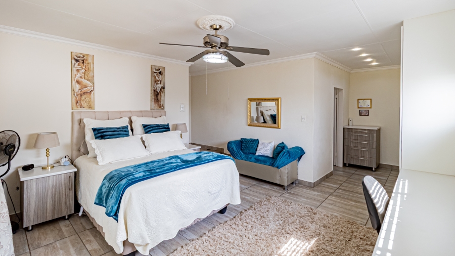 5 Bedroom Property for Sale in Rant En Dal Gauteng